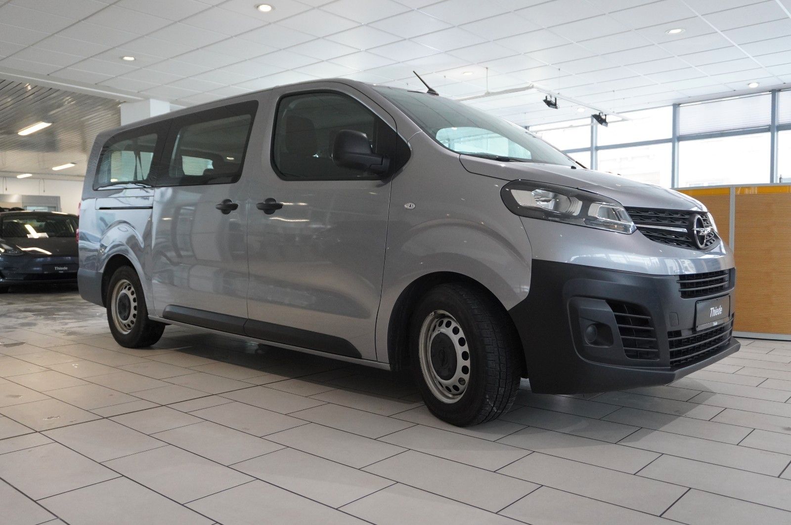 Fahrzeugabbildung Opel Vivaro C Kombi 2.0D "L" 9-SITZER NAVI/TEMP./DAB+