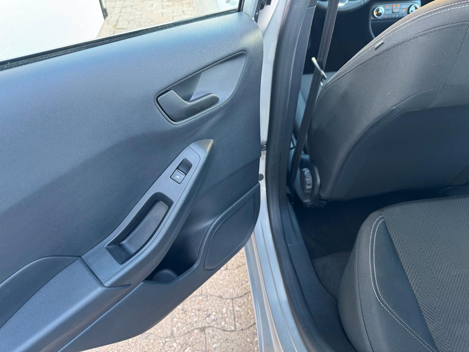 Ford Fiesta Cool & Connect 5-türig (viele Extras)