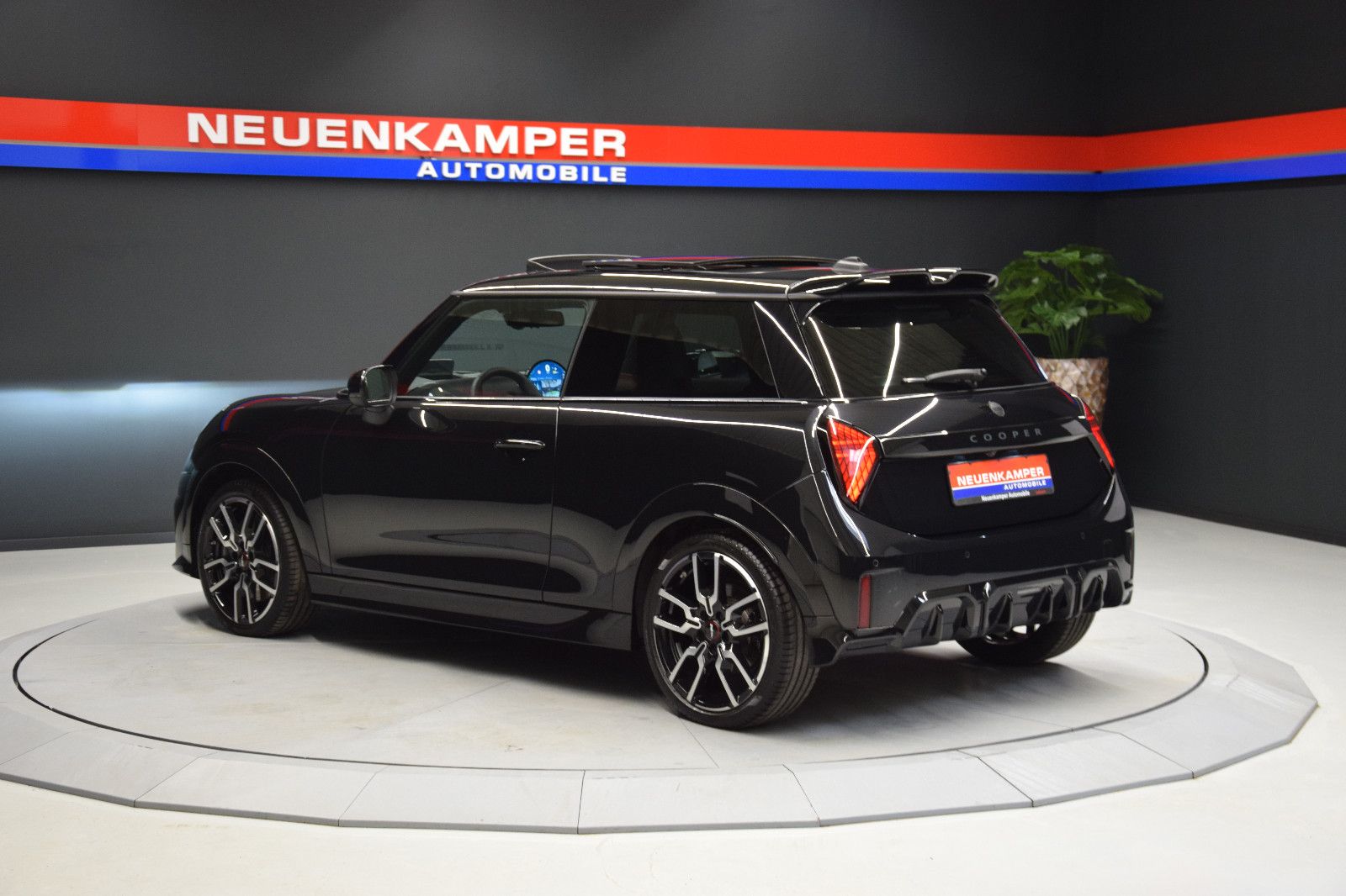 Fahrzeugabbildung MINI Cooper C John Cooper Works Trim HuD Pano 18 Zoll