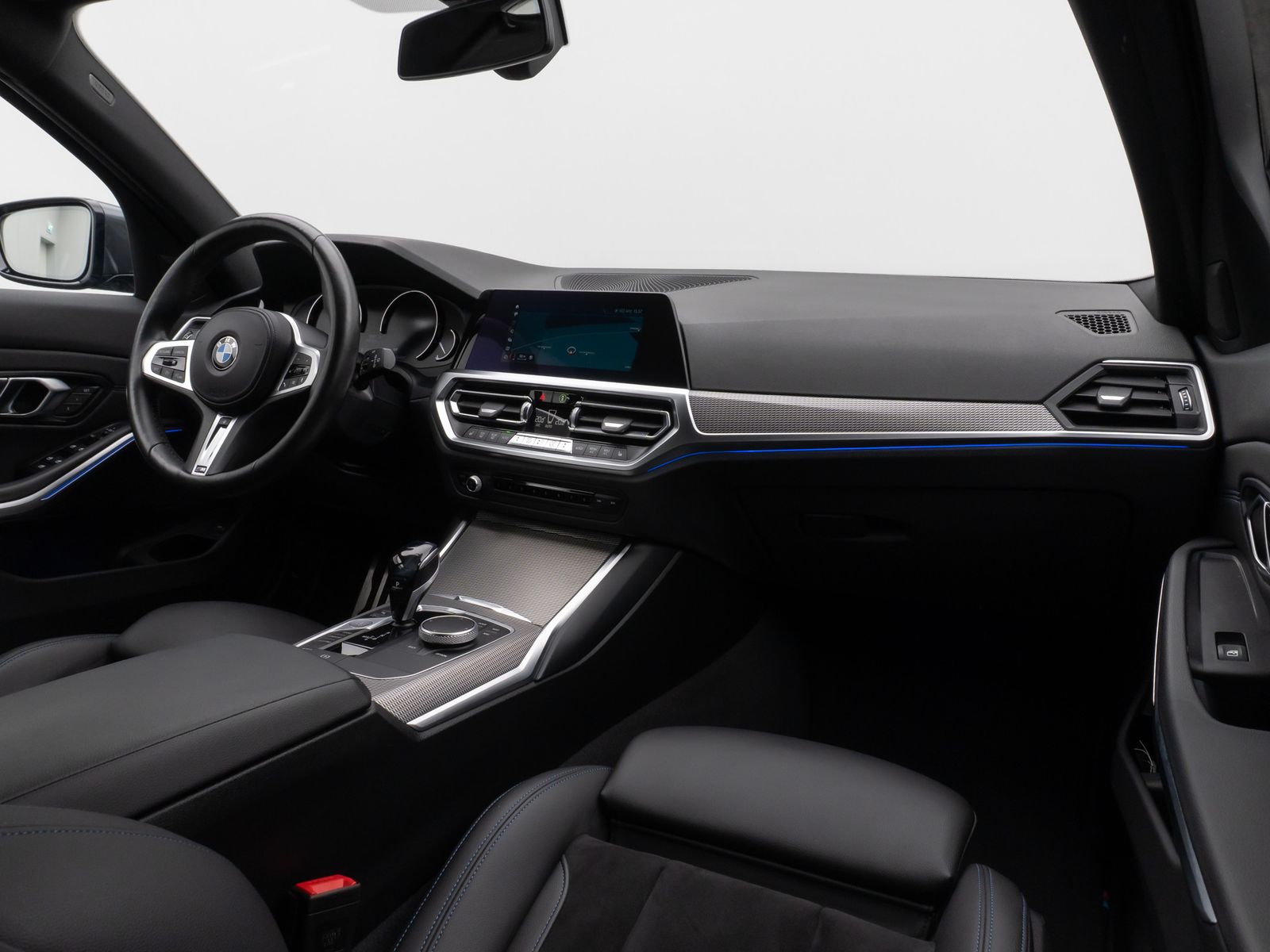 Fahrzeugabbildung BMW 330d M Sport HiFi Lenkradheiz AHK Komfort 18Zoll
