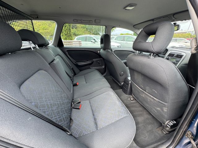 Toyota Avensis  1.8 Style