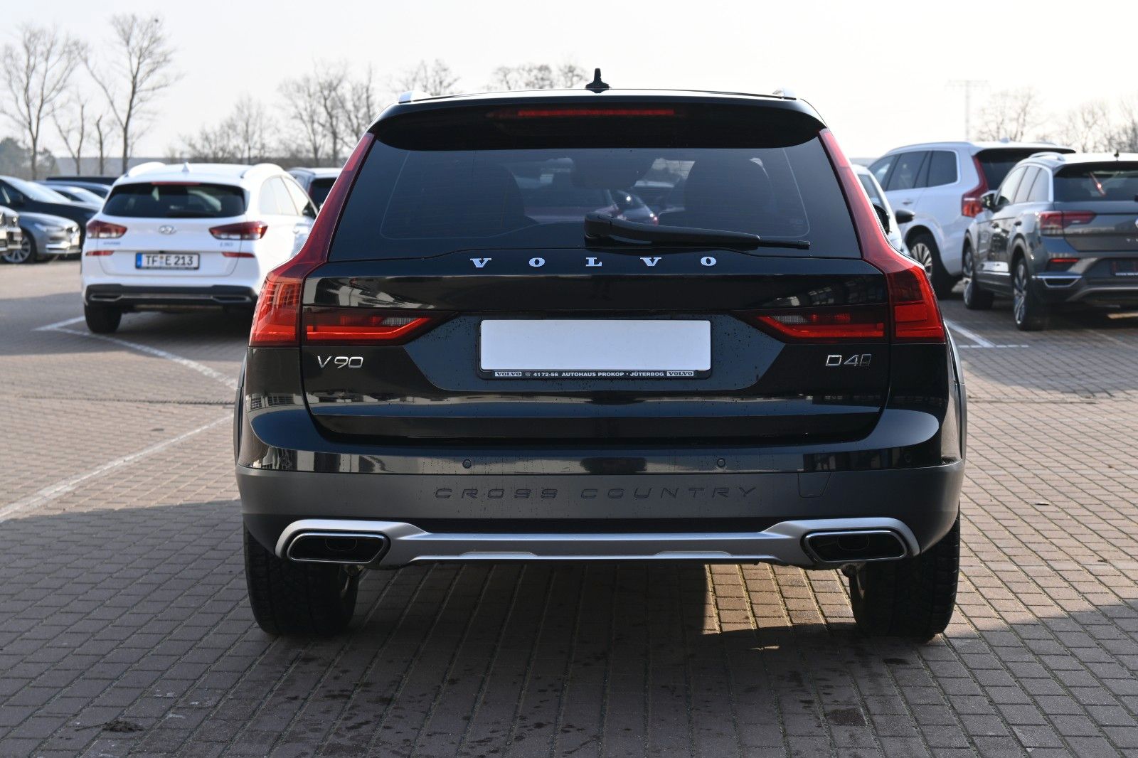 Fahrzeugabbildung Volvo V90 CC D4 AWD*STHZ*MIetkauf möglich