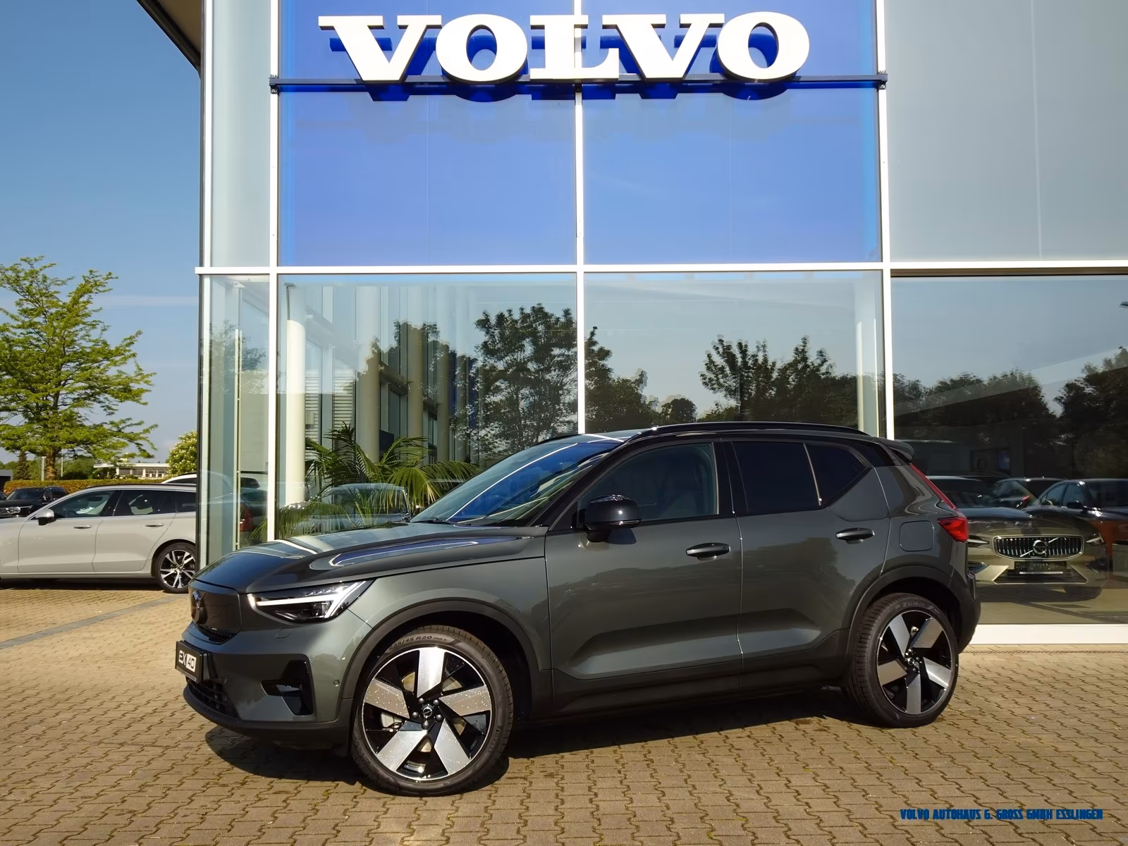 Volvo EX40 Single Motor Extended Range Ultra Dark