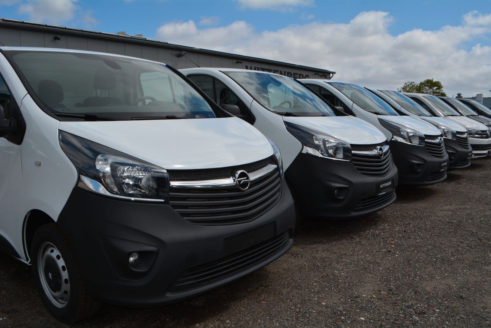 Opel Vivaro - 1