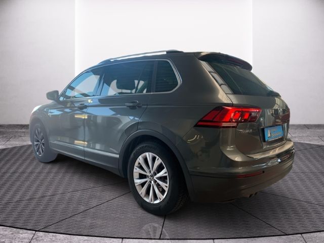 Fahrzeugabbildung Volkswagen Tiguan 1,5TSI DSG COMFORTLINE NAVI LED AHK PDC A