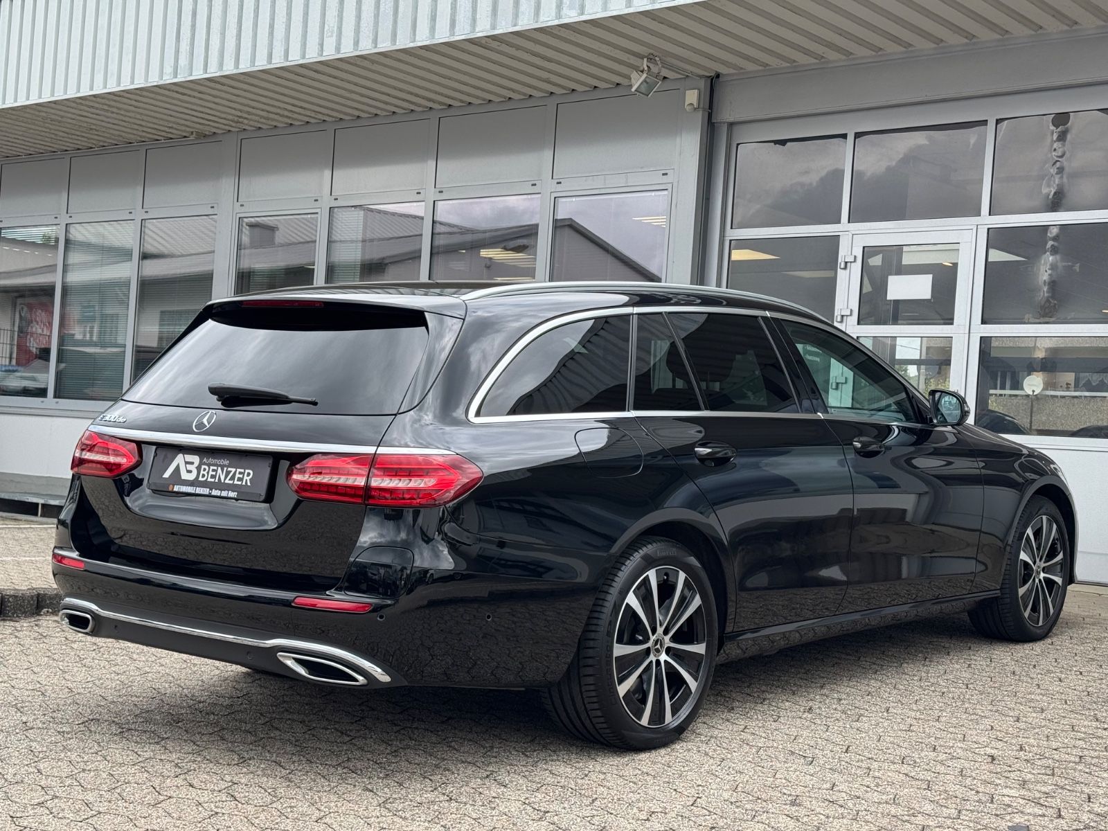 Fahrzeugabbildung Mercedes-Benz E 300 de/Plug-in/Leder/Ambiente/LED/360°Cam/SHZ/