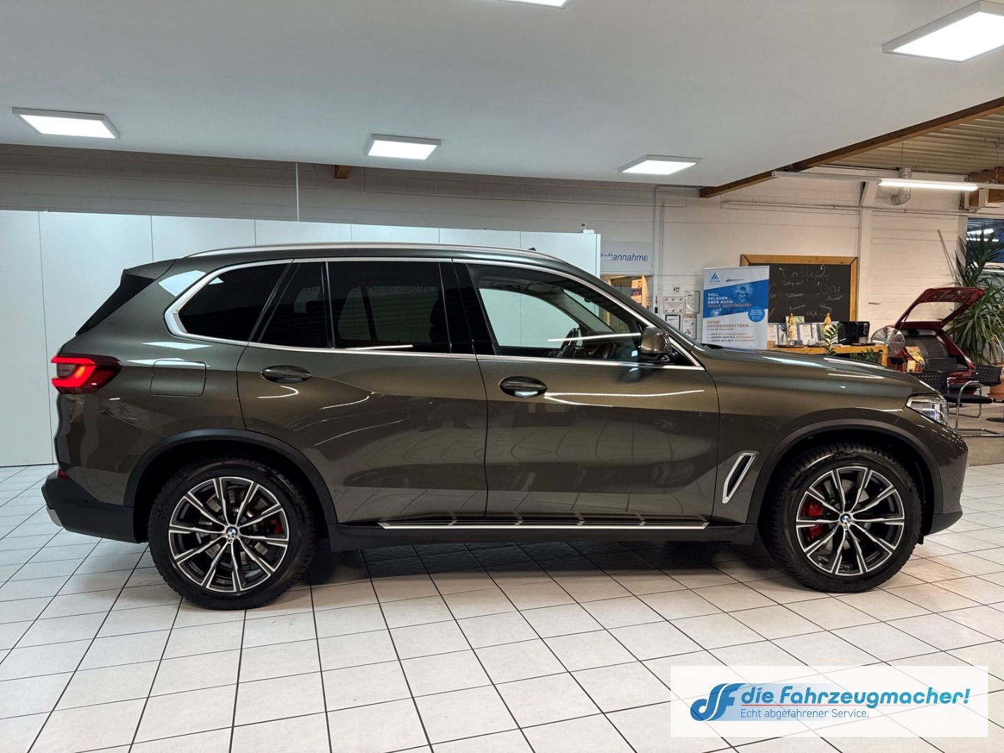 Fahrzeugabbildung BMW X5 xDrive 30d xLine M-Paket Laserlicht HUD Stand