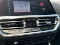 Fahrzeugabbildung BMW 320d SportLine Autom. LED AHK Navi HUD Pano 17"