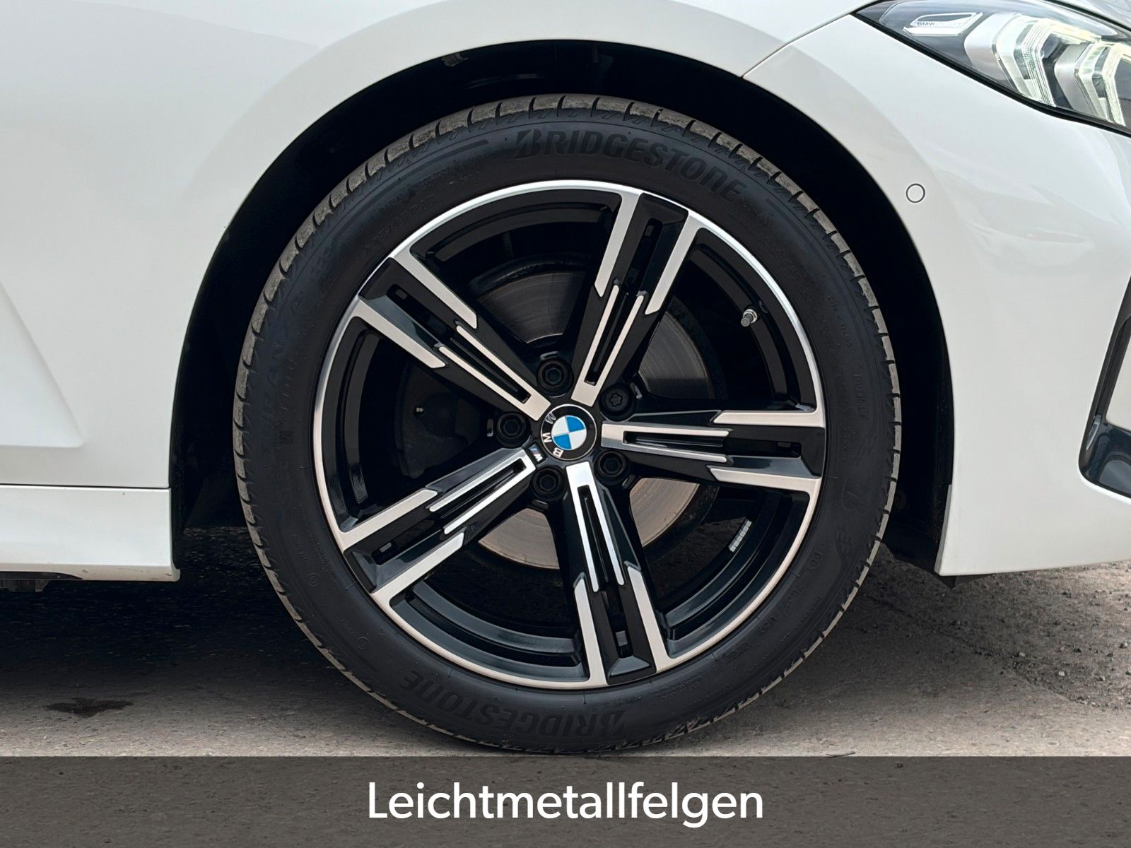 Fahrzeugabbildung BMW 320i Touring M Sport ACC CAM 3Z-Kl. SHZ Ambiente