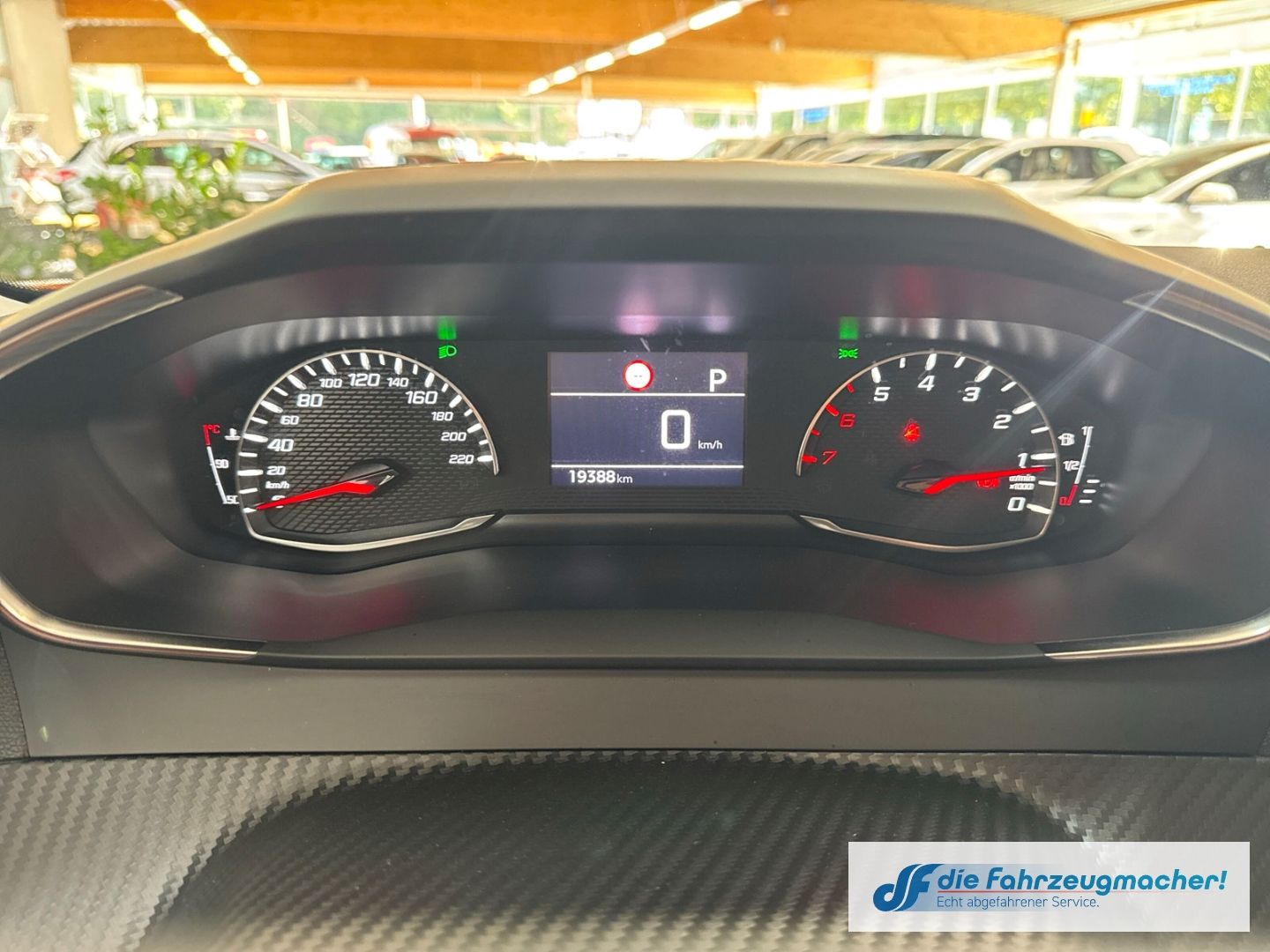 Fahrzeugabbildung Peugeot 2008 Active Pack 1.2 PureTech 130 LED Apple CarP