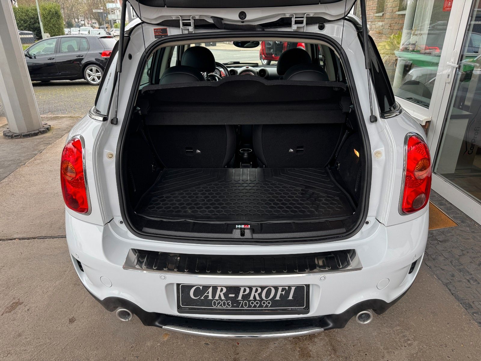 Fahrzeugabbildung MINI Cooper S Countryman ALL4 Autom. Pano/Leder