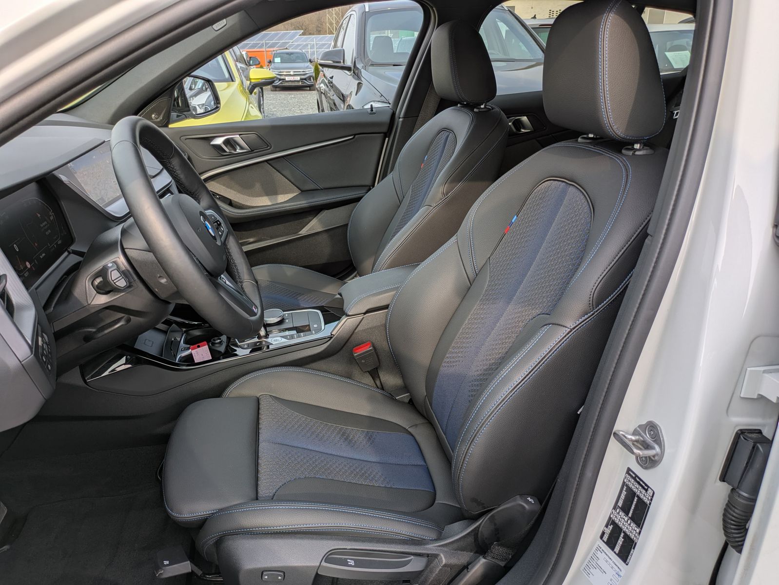 Fahrzeugabbildung BMW 120 i M Sport SHADOW*ACC*KAMERA*H&K*AHK*LED*DAB