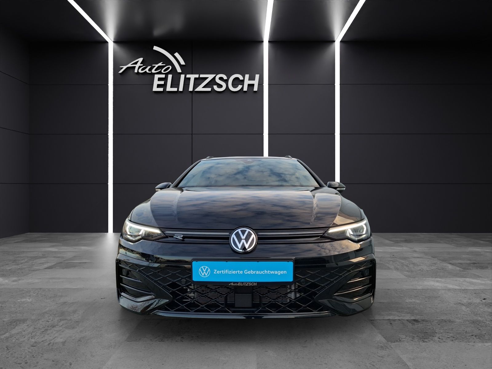 Fahrzeugabbildung Volkswagen Golf VIII Variant TSI R-Line Matrix Navi AID ACC