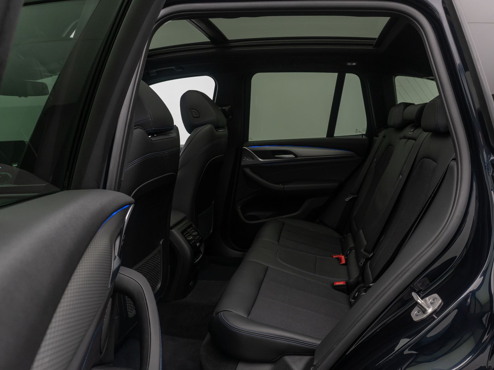 Fahrzeugabbildung BMW X3 xD30i M Sport DAB AHK Kamera Alarm HUD 20Zoll