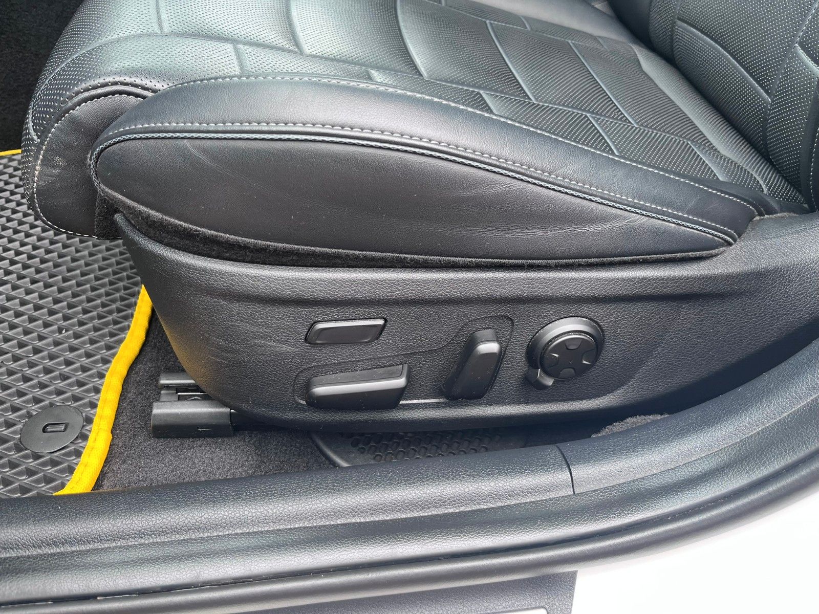 Fahrzeugabbildung Kia Stinger GT 4WD Leder el. Sitze Navi Kamera uvm.