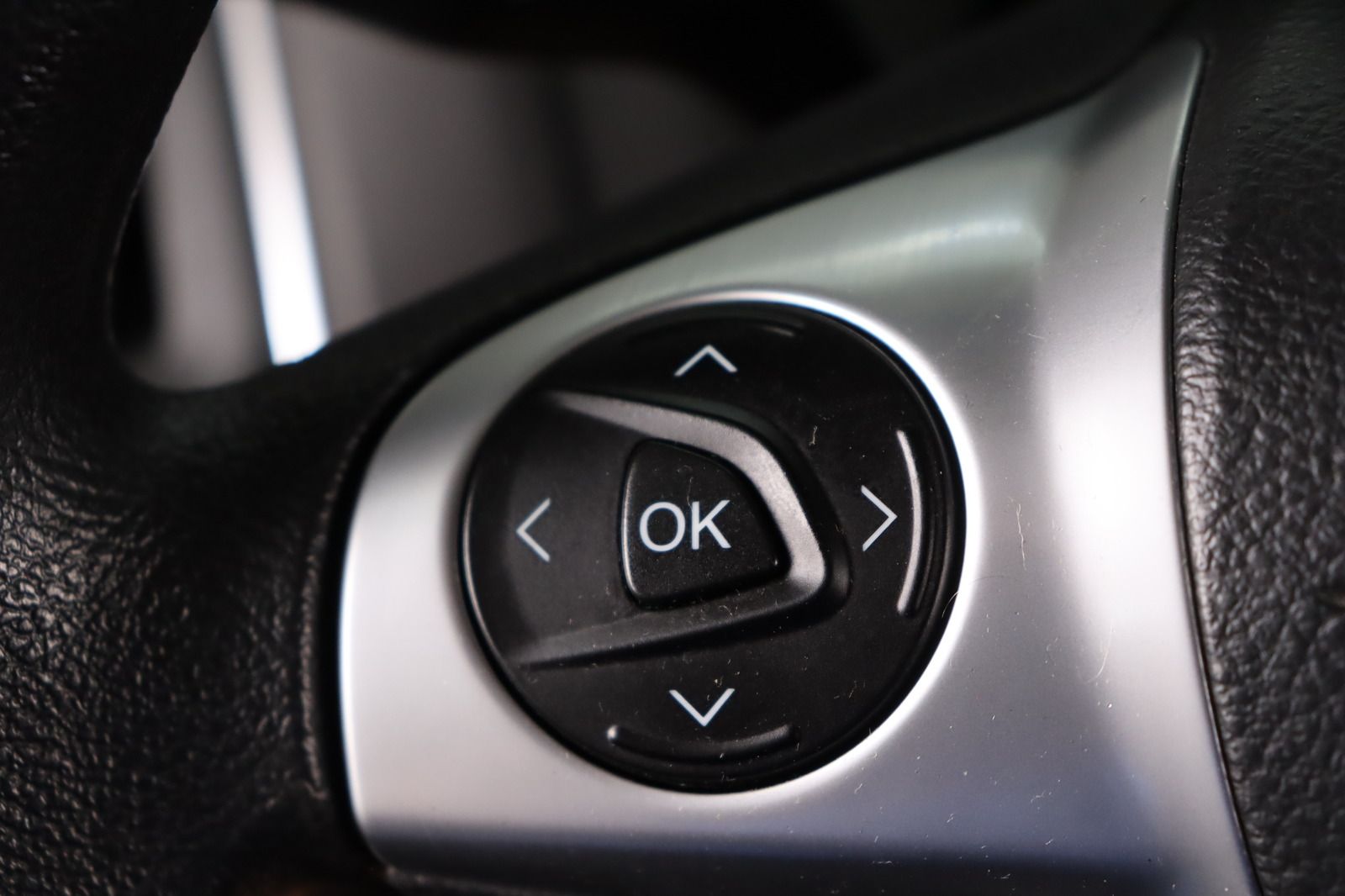 Fahrzeugabbildung Ford Focus 1.6 EcoBoost Turnier * 1. Hand * Anhängerk