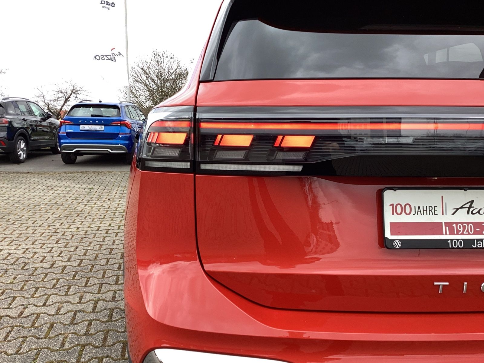 Fahrzeugabbildung Volkswagen Tiguan Elegance TDI DSG 4M IQ.Light ACC STHZ SHZ
