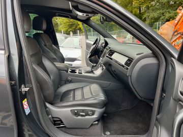 Volkswagen Touareg - 12