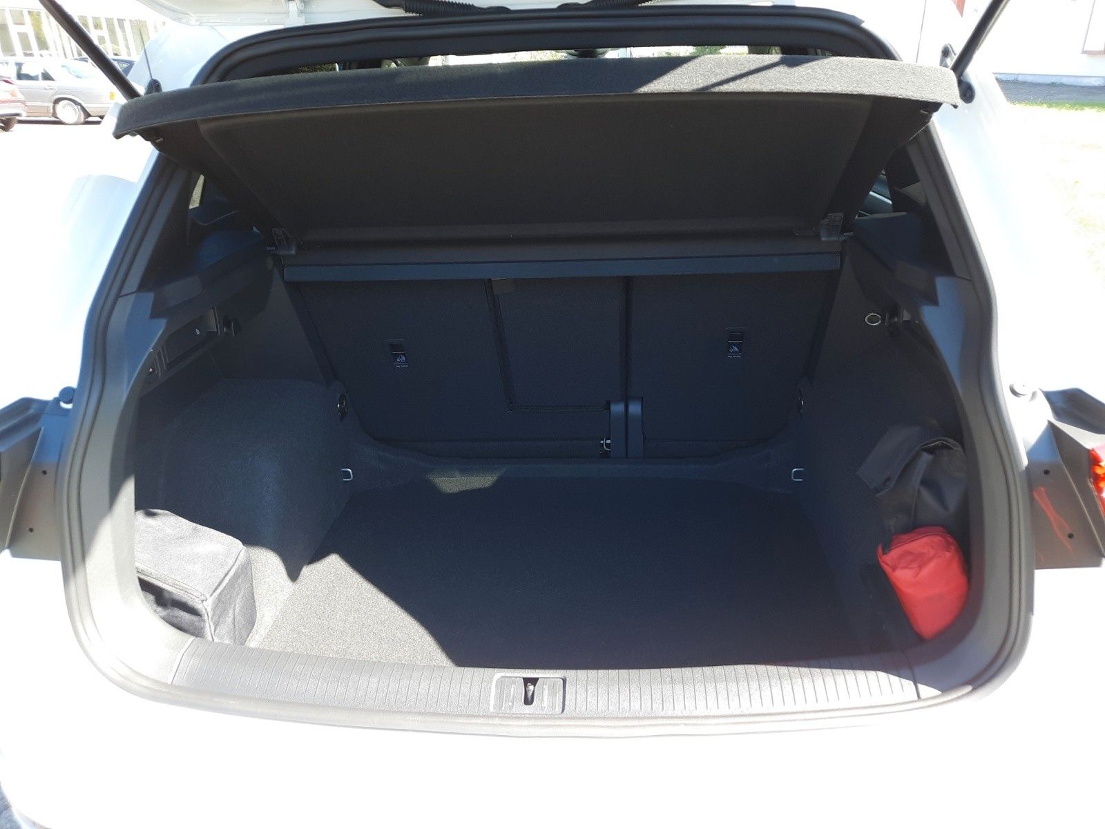 Tiguan R-Line 1,5 TSI DSG Matrix Navi AHK DCC