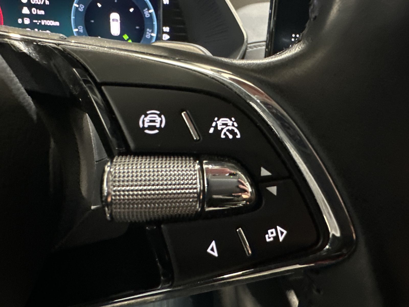 Fahrzeugabbildung SKODA Octavia Combi 2.0 TDI DSG Ambition NAV+LED+AHK
