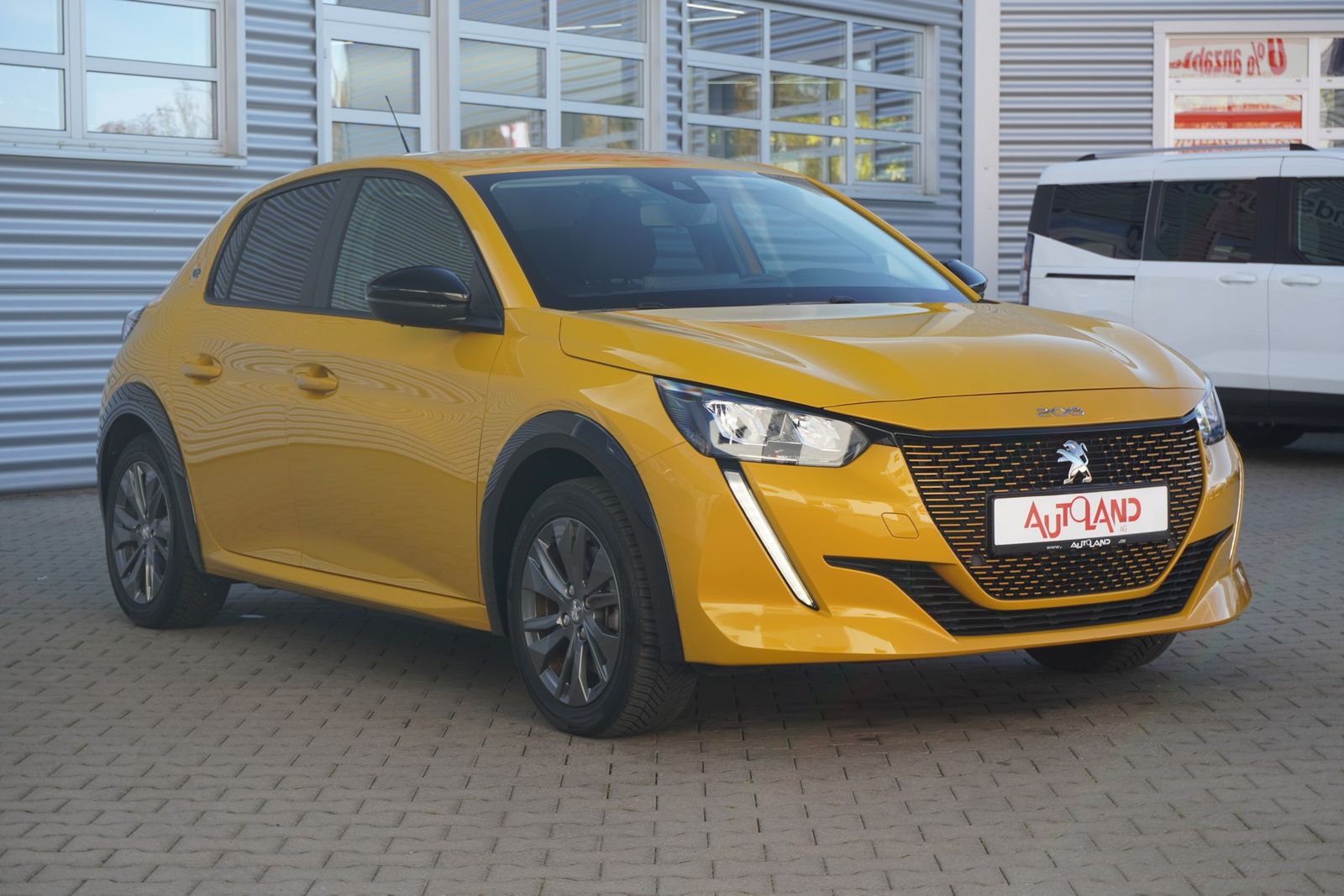 Peugeot e-208 Active Pack Aut. LED Tempomat PDC DAB imagem 3