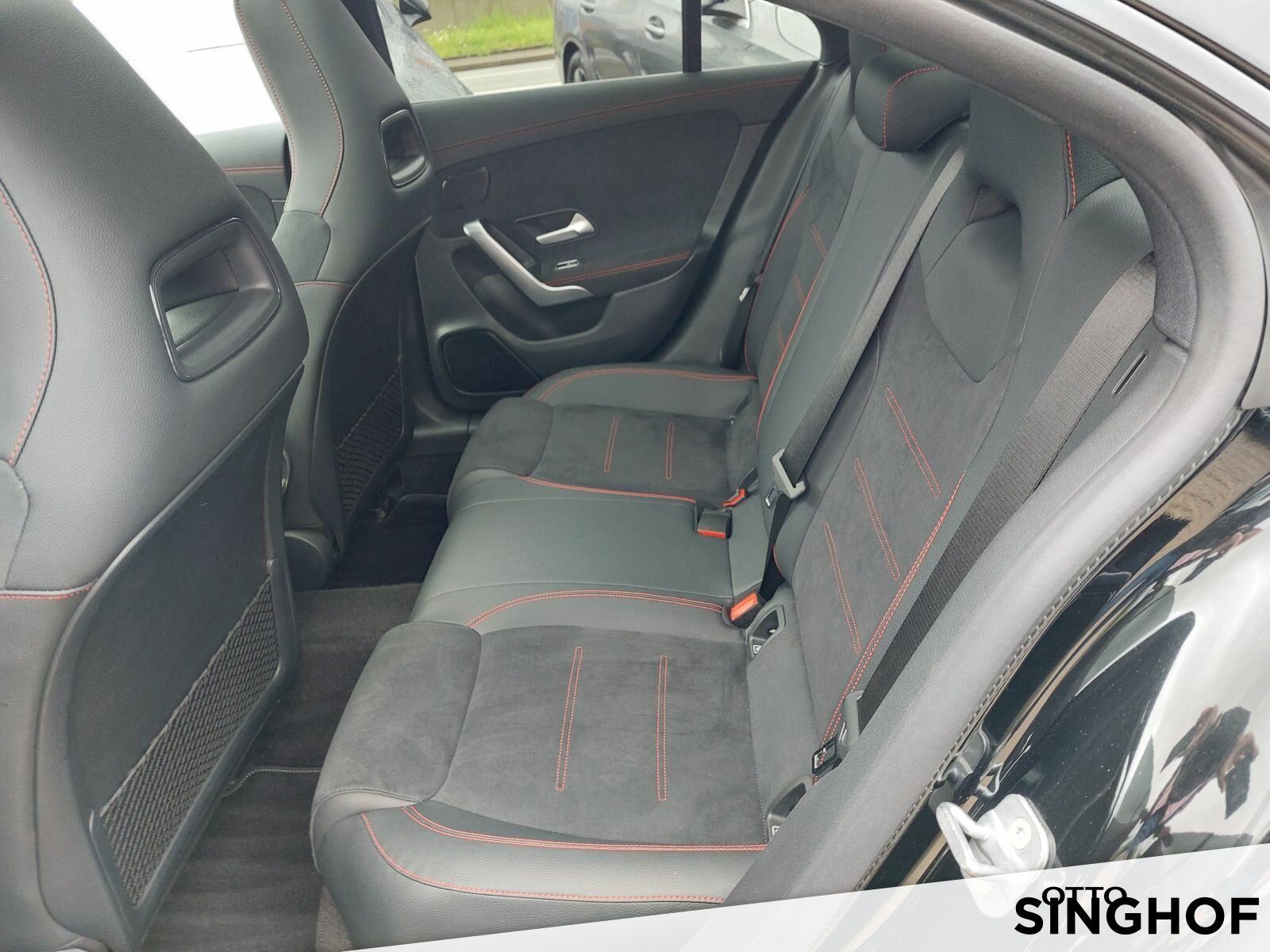 Fahrzeugabbildung Mercedes-Benz CLA 200 AMG Pano+Night+Rü Kam+TOTW+dyn.LED+Sound