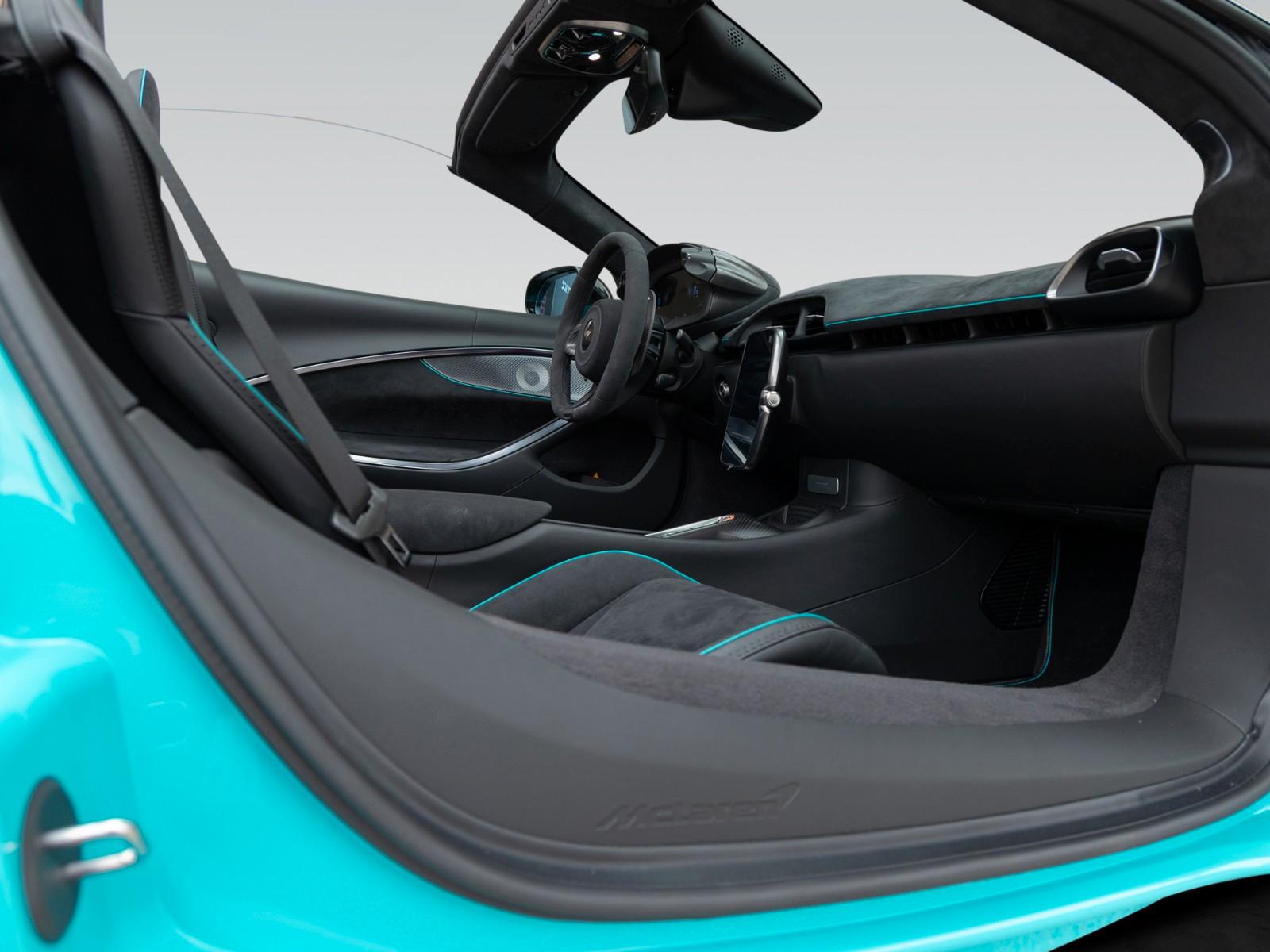 McLaren Artura Spider | MSO Tokyo Pearl | Carbon