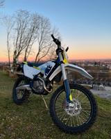 Husqvarna FE450 13 Betriebsstunden (Eingetragen mit 12KW) - HUSQVARNA FE 450