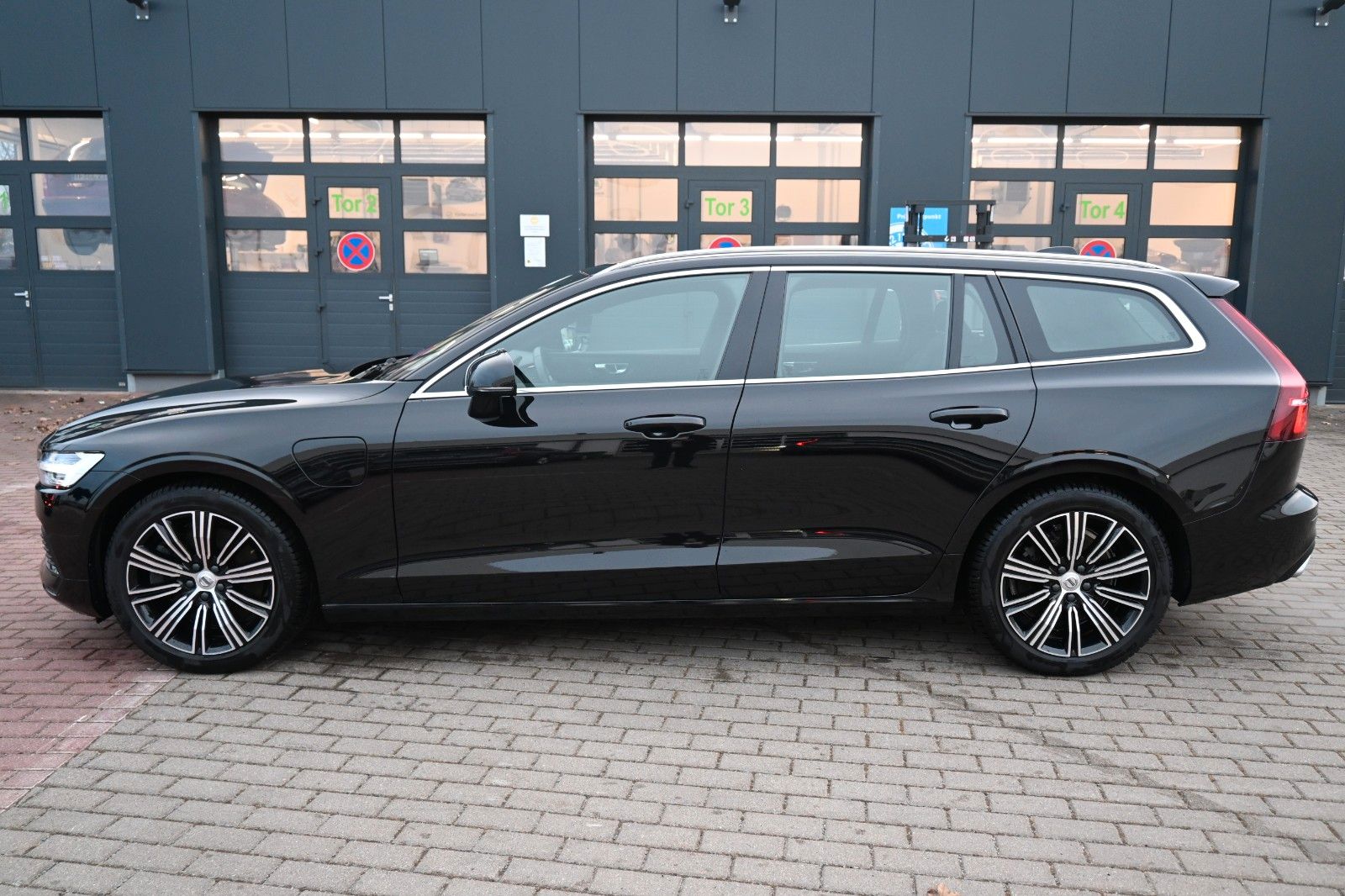 Fahrzeugabbildung Volvo V60 T8 TE AWD Inscription*LED*CAM*PANO*PDC*