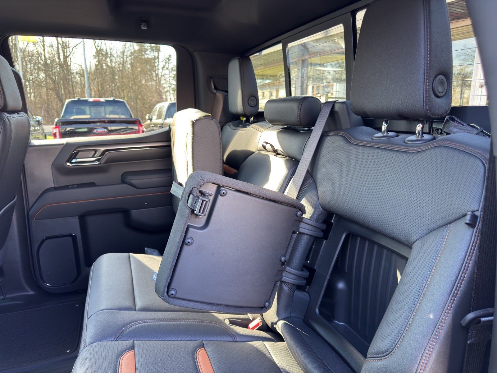 Fahrzeugabbildung GMC Sierra 1500 AT4 Crew Cab Short Bed AHK/LED/SHD/