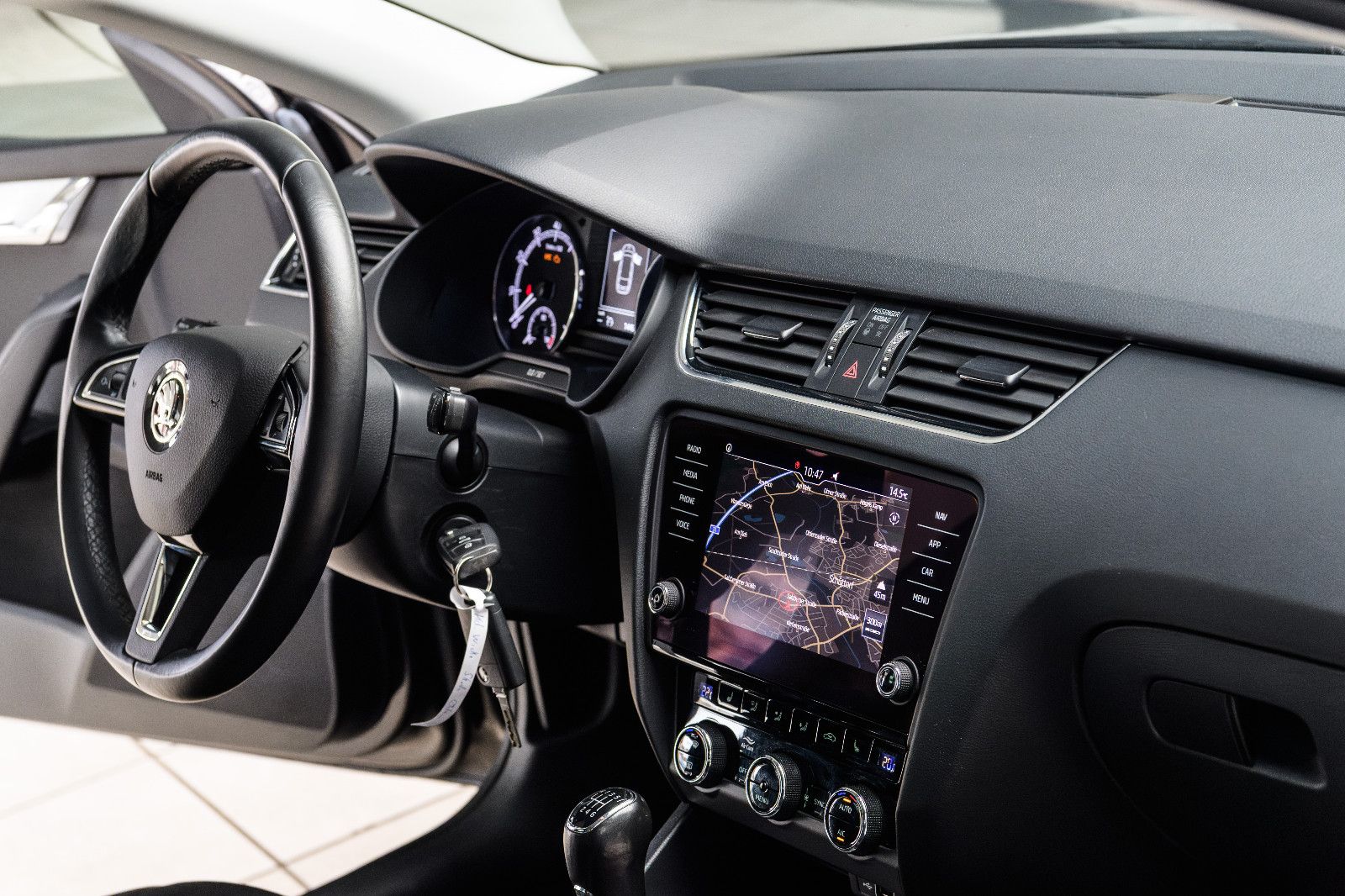 Fahrzeugabbildung SKODA Octavia Combi Tour 1.0 +NAVI+LED+el.Heckkl.+MFL