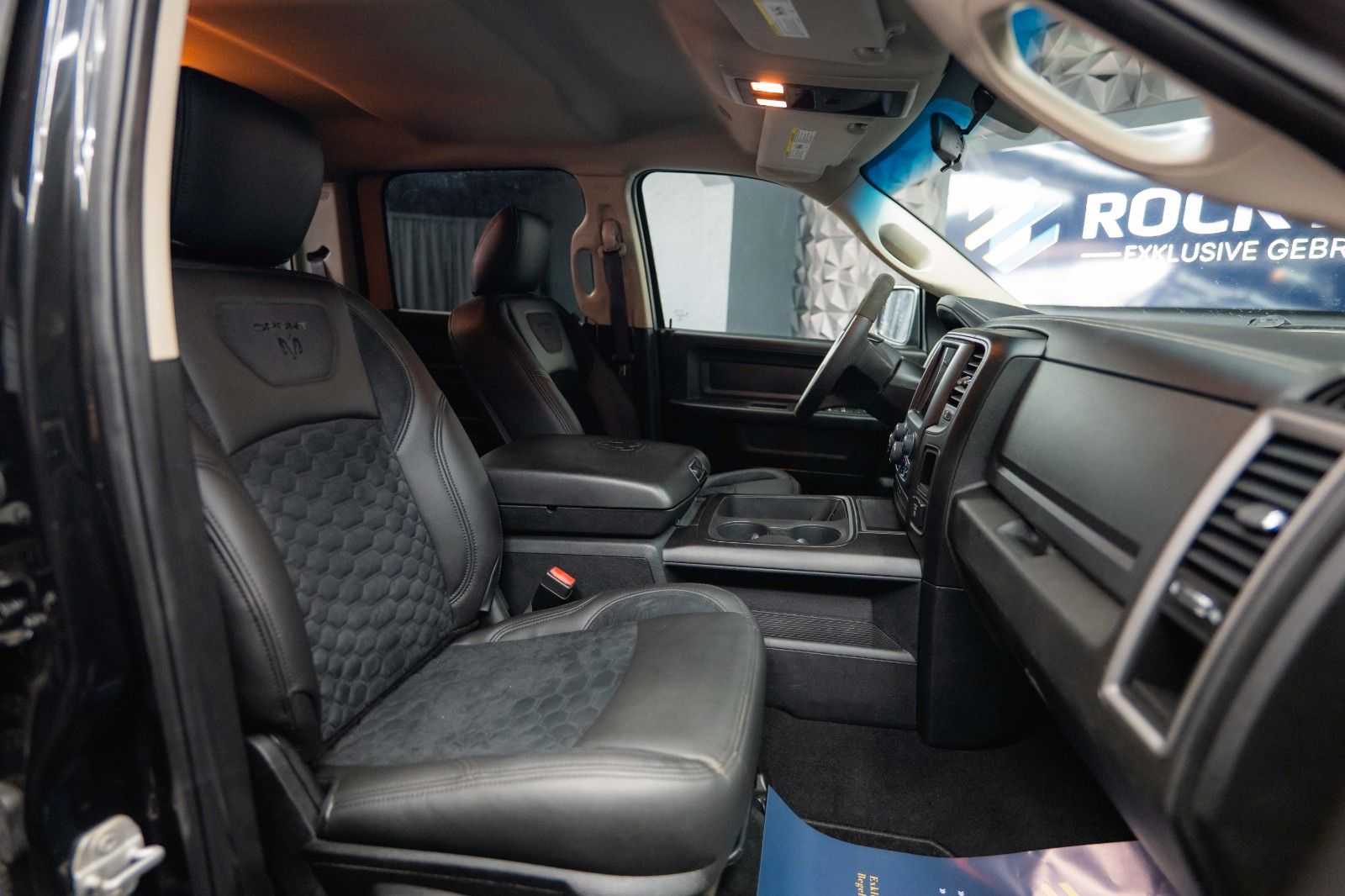 Fahrzeugabbildung Dodge RAM 5.7 V8 HEMI 4x4 Sport OFFROAD Night LONGBED