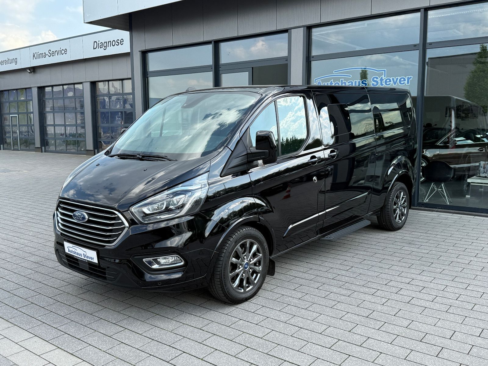 Fahrzeugabbildung Ford Transit/Tourneo Custom Kombi 320 L2 Tourneo Tita