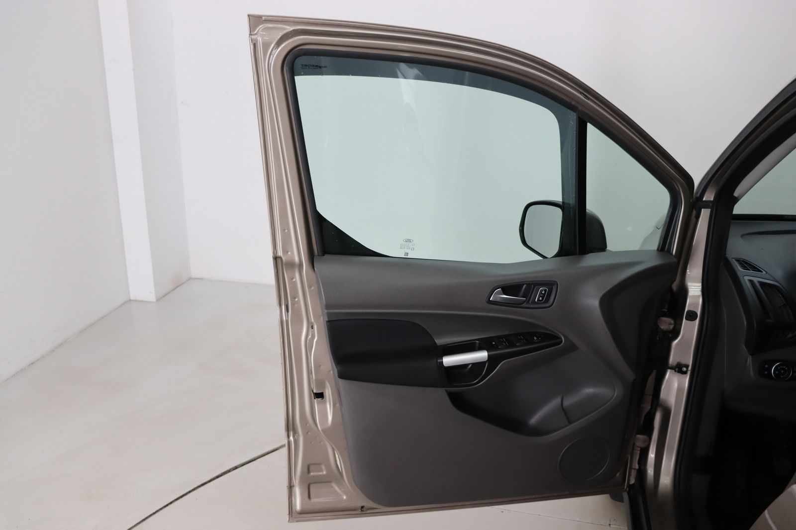 Fahrzeugabbildung Ford Grand Tourneo Connect 1.5 ECOBLUE Titanium
