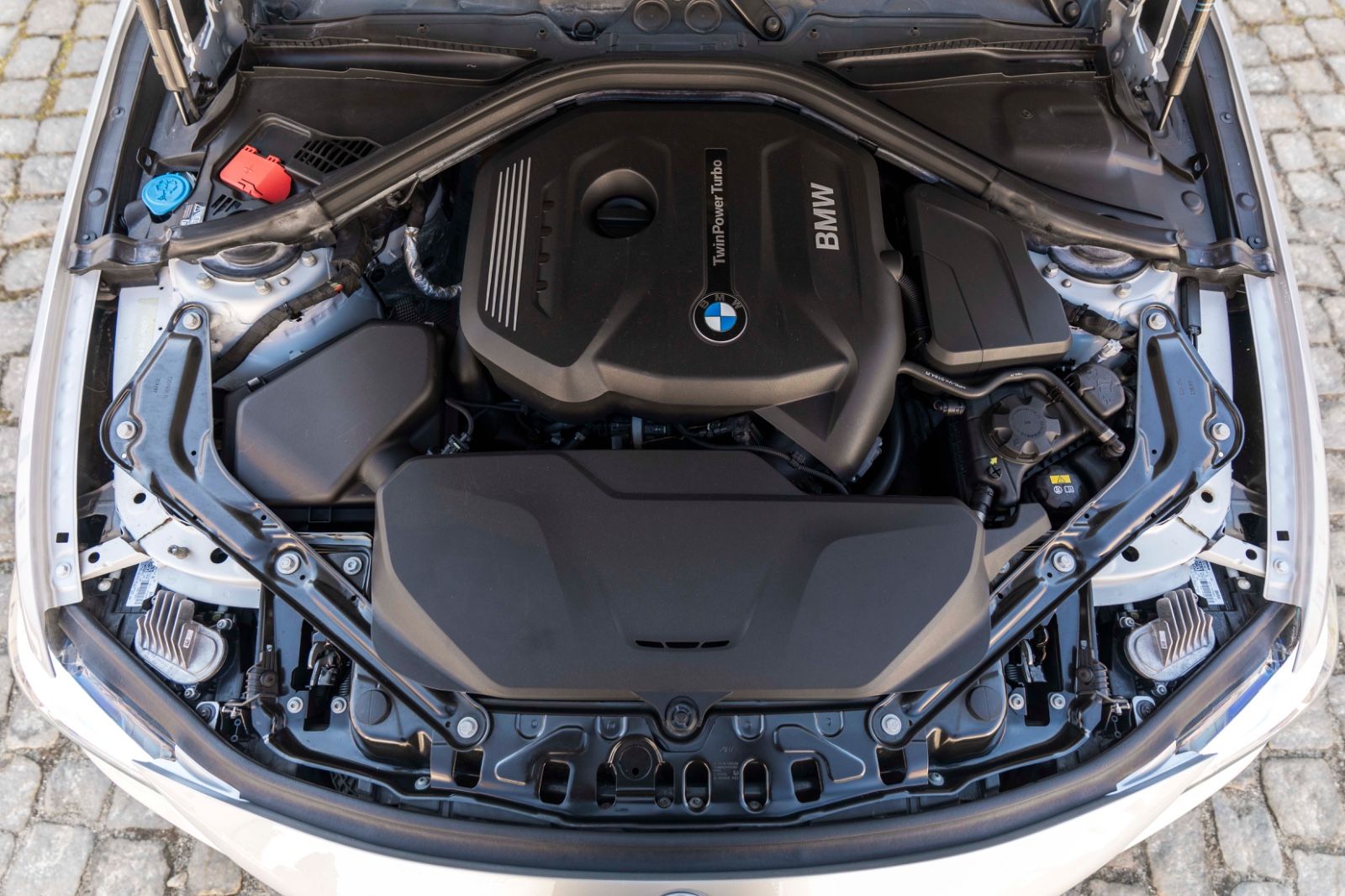 Fahrzeugabbildung BMW 430I Cabrio M-PERFORMANCE HUD H&K KAM CARPLAY