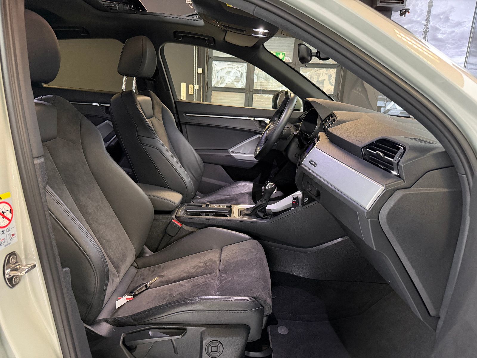 Fahrzeugabbildung Audi Q3 Sportback 45 TFSI quattro S line/PANORAMA/