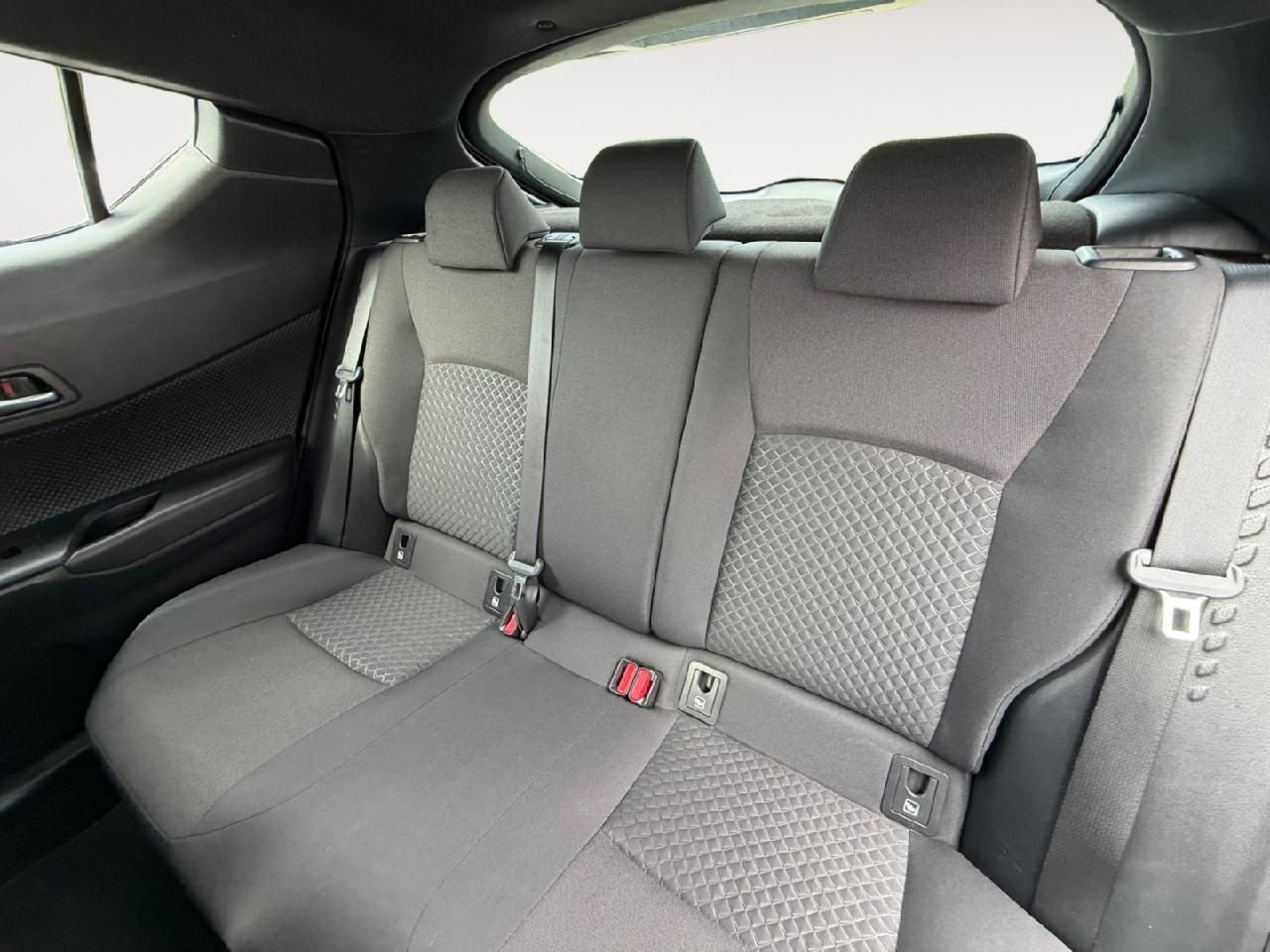 Fahrzeugabbildung Toyota C-HR Hybrid Business Edition