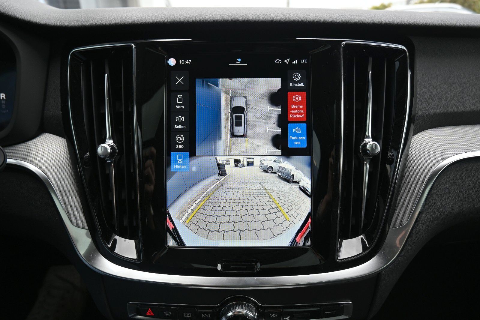 Fahrzeugabbildung Volvo V60 B4 DKG Plus Dark*HuD*PANO*360°*ACC