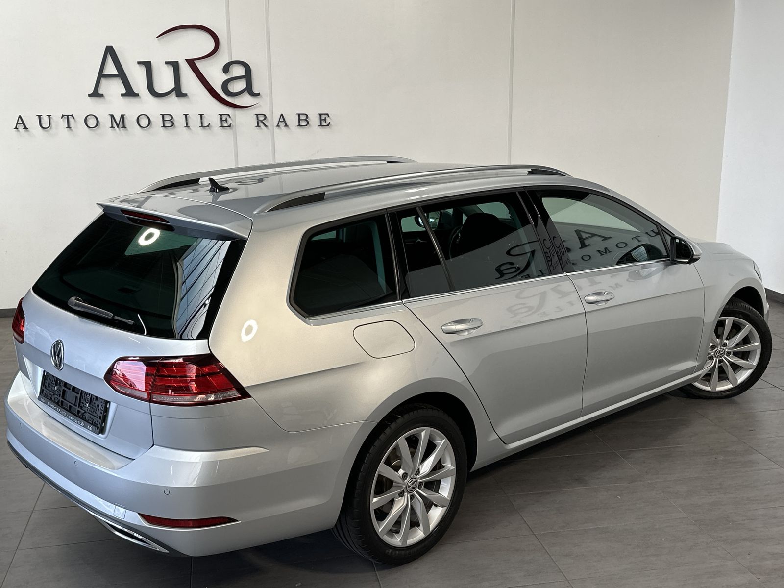Fahrzeugabbildung Volkswagen Golf Variant 2.0 TDI Highline NAV+LED+ACC+SHZ+PP