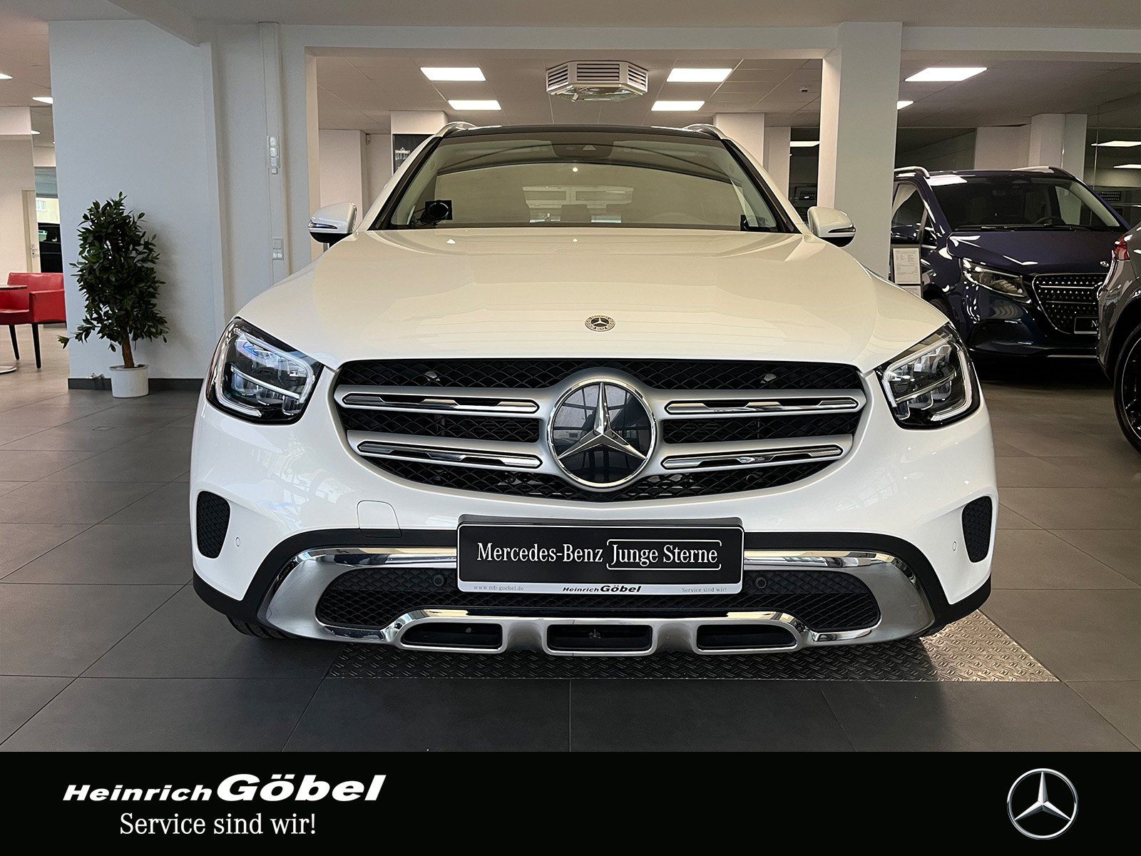 Fahrzeugabbildung Mercedes-Benz GLC 200 4M PANO+KAMERA+LED+CARPLAY+NAVI+MBUX