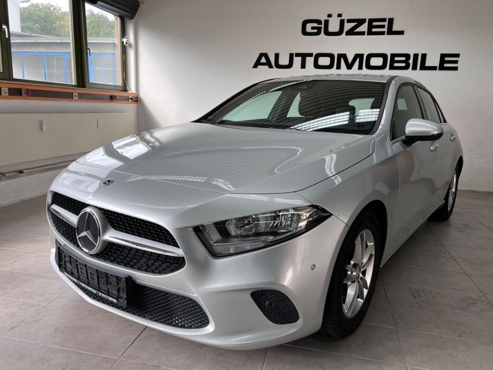 MERCEDES-BENZ A 180 STYLE/ALU/PTS/SHZ/NAVIGATION/SPUR