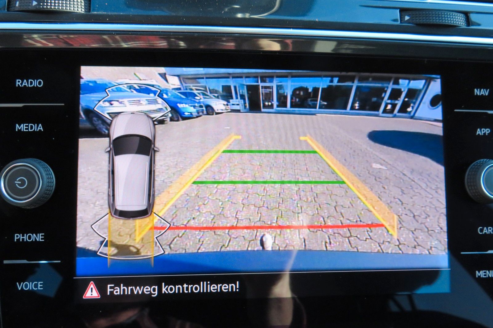 Fahrzeugabbildung Volkswagen Tiguan Life TDI DSG AHK NAVI KAMERA LED ACC GJ