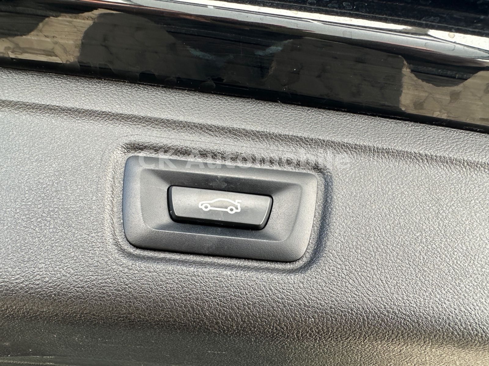 Fahrzeugabbildung BMW 320d Touring M-Sport Facelift/Shadow-Line/Navi