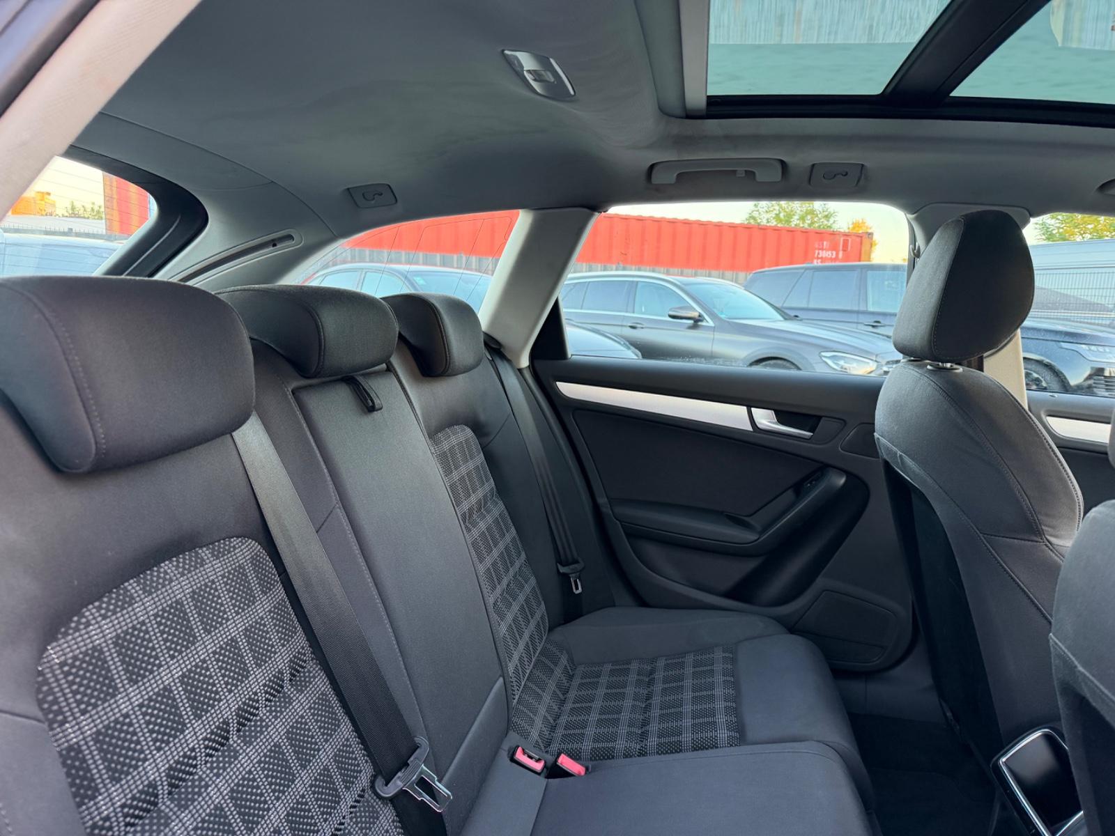 Audi A4 2009 — photo 26