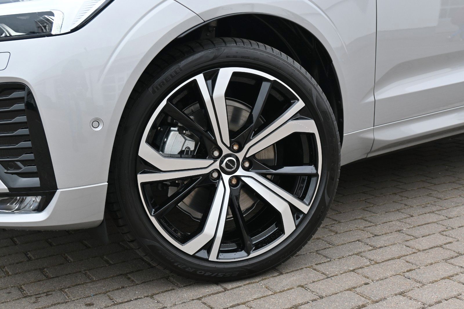 Fahrzeugabbildung Volvo XC60 T8 RC AWD Ultra Dark*LUFT*360*ACC*AHK