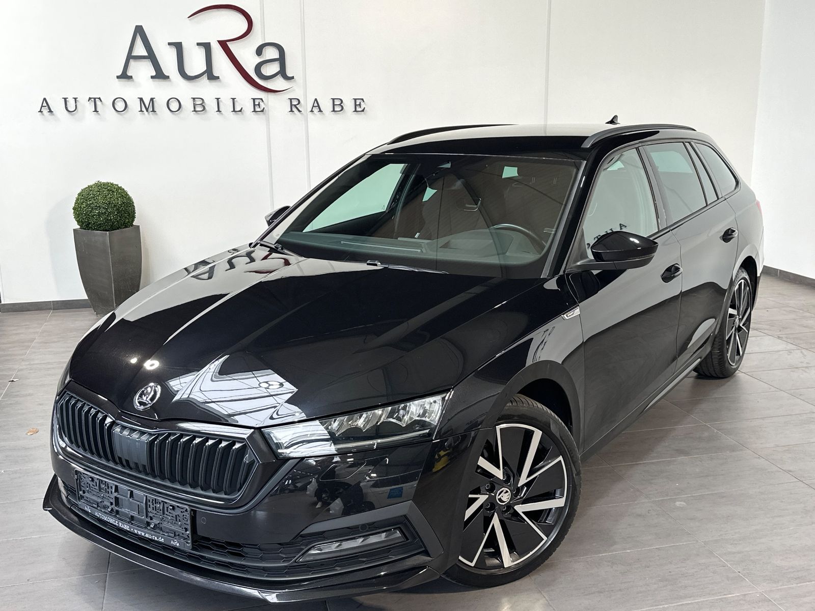 Fahrzeugabbildung SKODA Octavia Combi Sportline NAV+LED+ACC+DCC+18ZO+VC