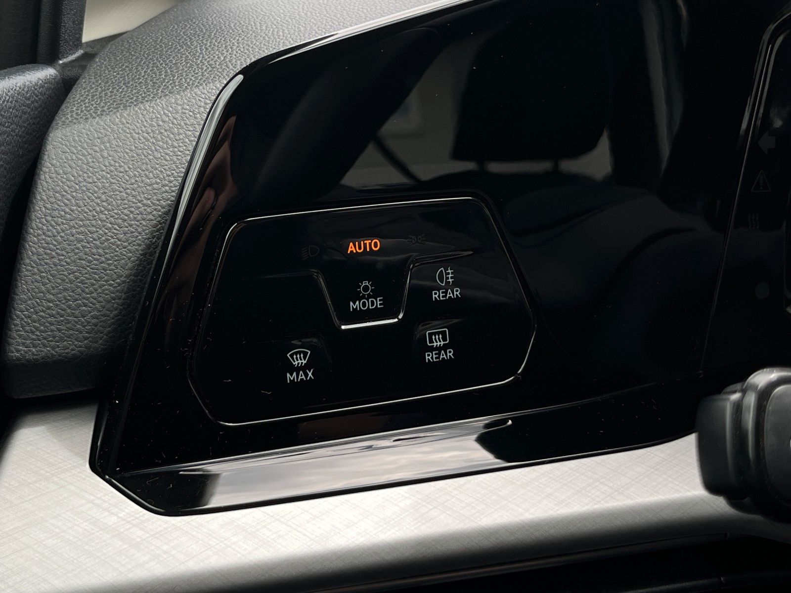 Fahrzeugabbildung Volkswagen VIII*DSG*LED*SHZ*NAVI*ViCo*PDC**