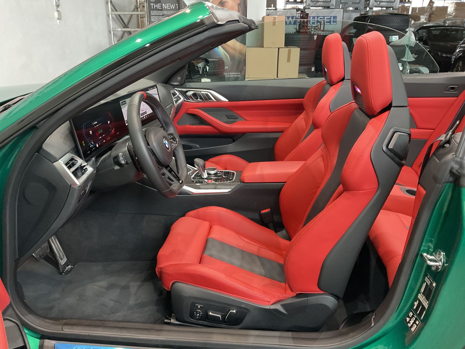 Fahrzeugeinzelansicht 10 Fahrzeugabbildung BMW M4 Cabrio Competition Cabrio mit M xDrive