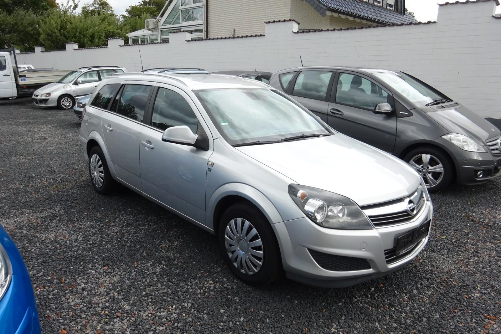 Opel Astra 2010 — interior