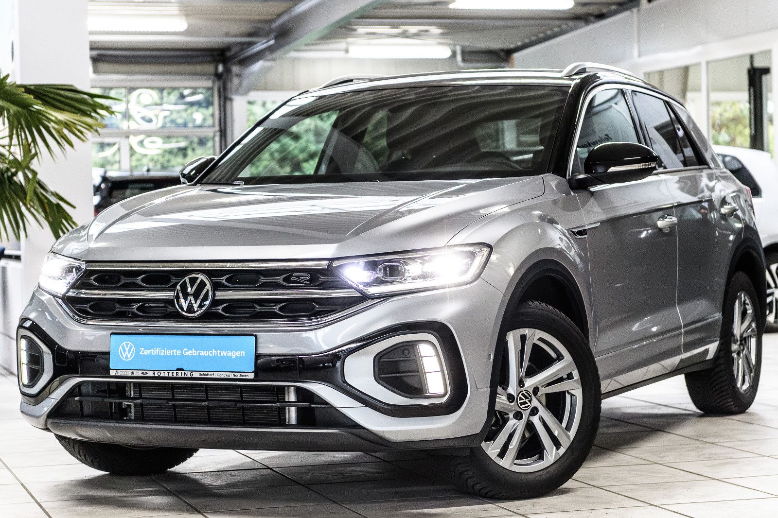 Fahrzeugabbildung Volkswagen T-Roc R-Line 1.5 TSI DSG LED+AHK+NAVI+ACC+KAMERA